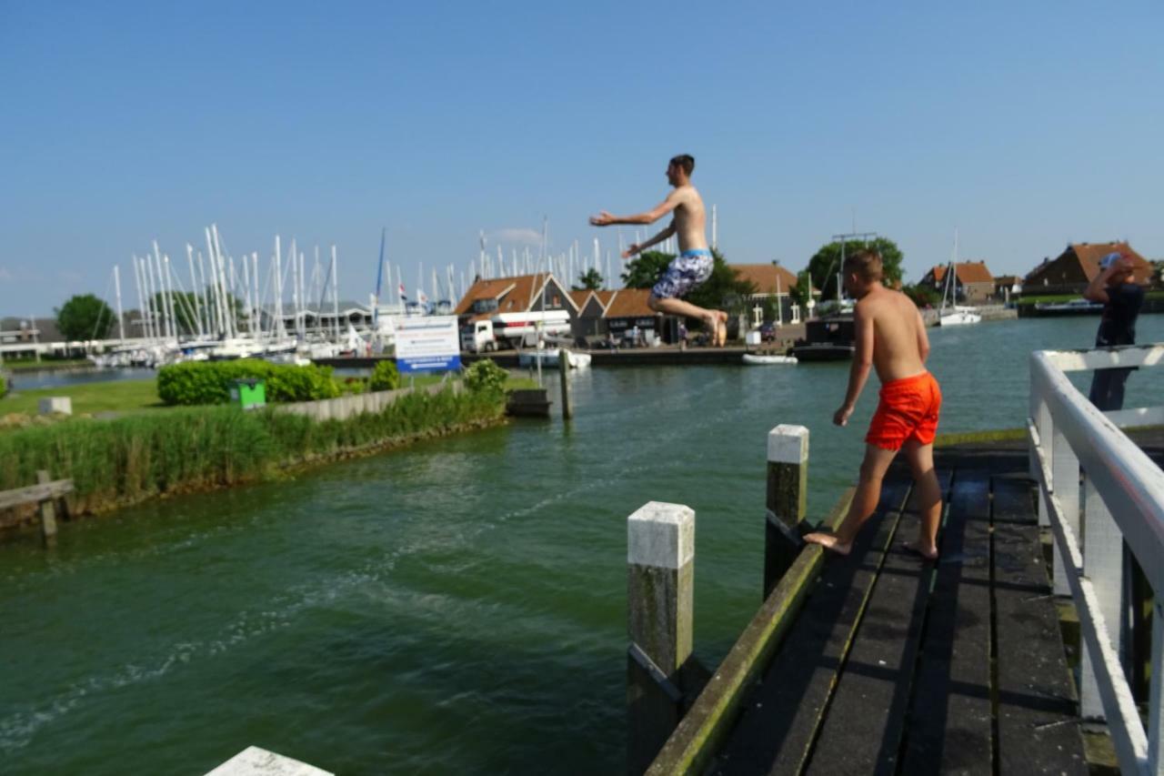 Vakantiehuisgalamadammen Met Ligplaats Boot Koudum Exterior photo